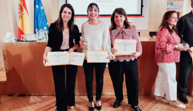 Reconocimiento nacional a la Asociación Adolescencia Libre de Móviles, encabezada por la profesora Marina Fernández