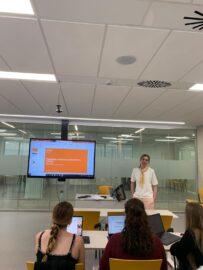Conferencia sobre el sistema educativo checo – Dra. Cintia Carreira Zafra
