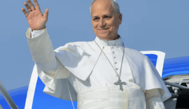Estudiantes de Comunicación colaboran en el Centro Internacional de Prensa durante la visita del Papa León XIV