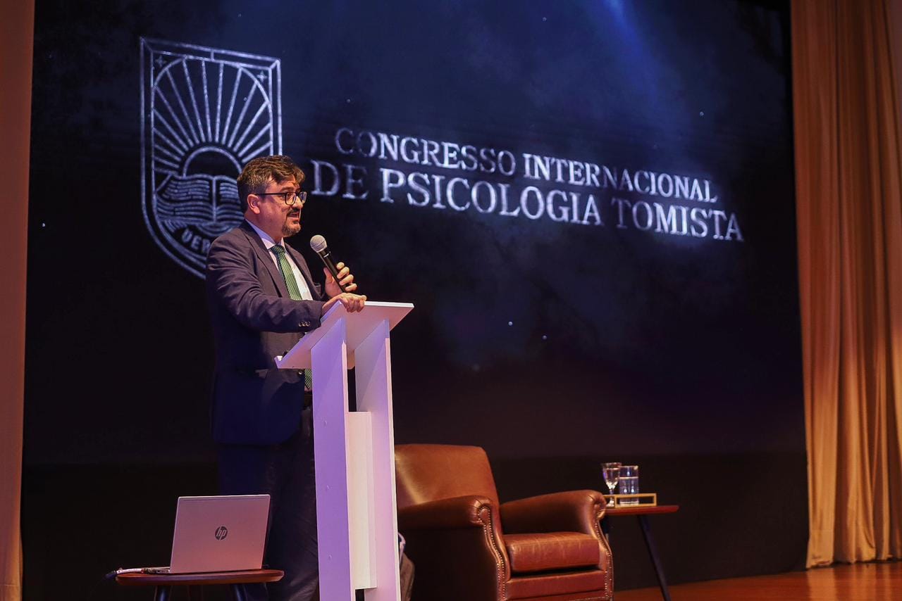 Martín Echavarría participa en un congreso de psicología tomista en Brasil